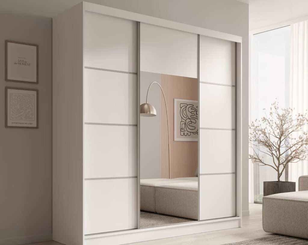 Rešitve za majhne prostore: kako izbrati pravo garderobno omaro