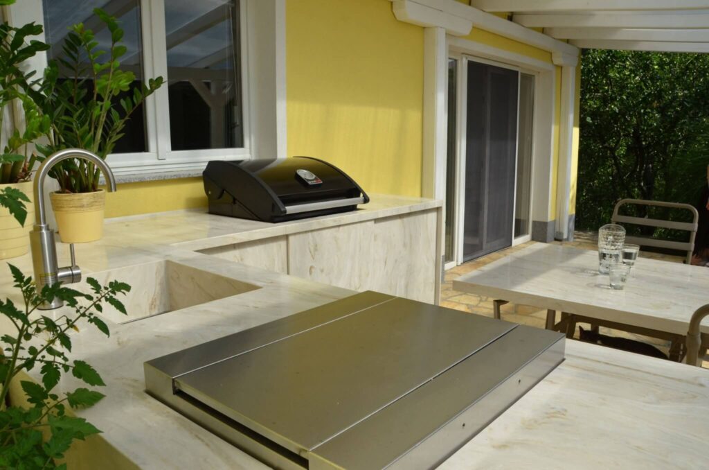 Kerrock za zunanje prostore – material, ki kljubuje vremenskim razmeram